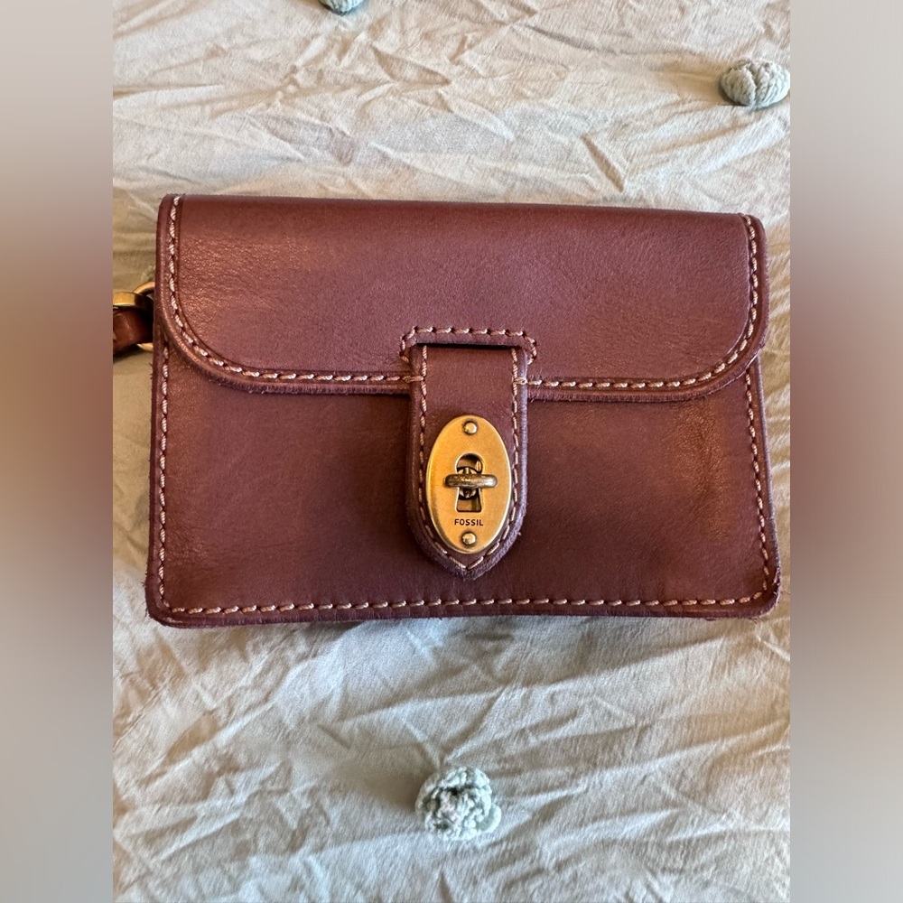 Vintage brown leather Fossil wristlet, EUC, amazing quality and style